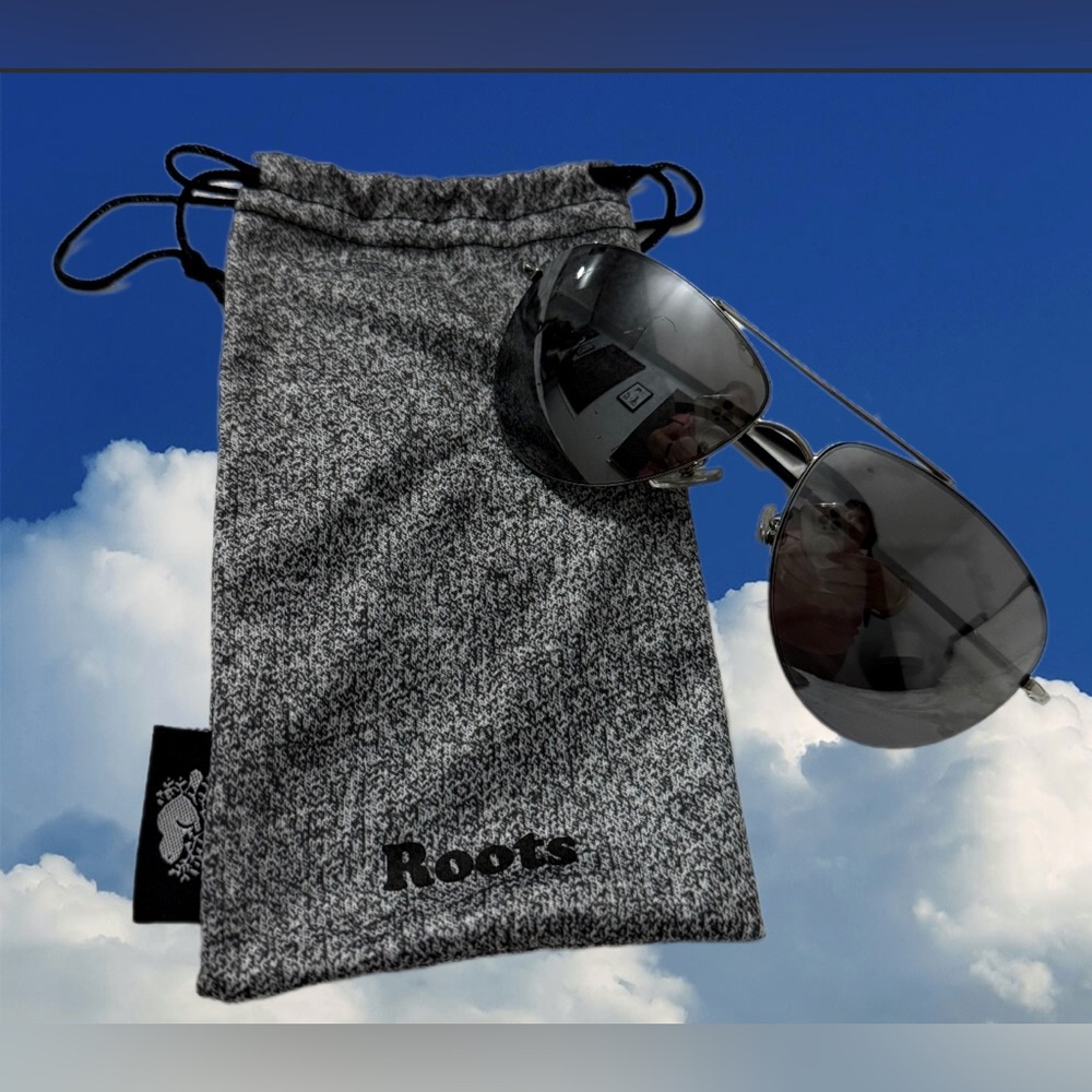Roots Aviators Sunglasses with charcoal grey Case